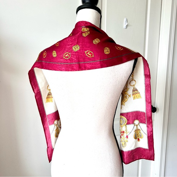 Vintage CASUAL CORNER Satiny Lion Victorian Print Rectangular Scarf - Picture 9 of 13